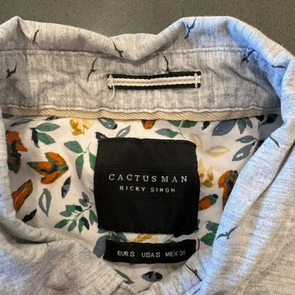Cactus Man Ricky Singh Mens Small Gray Bird Print Short Sleeve Button Down Shirt